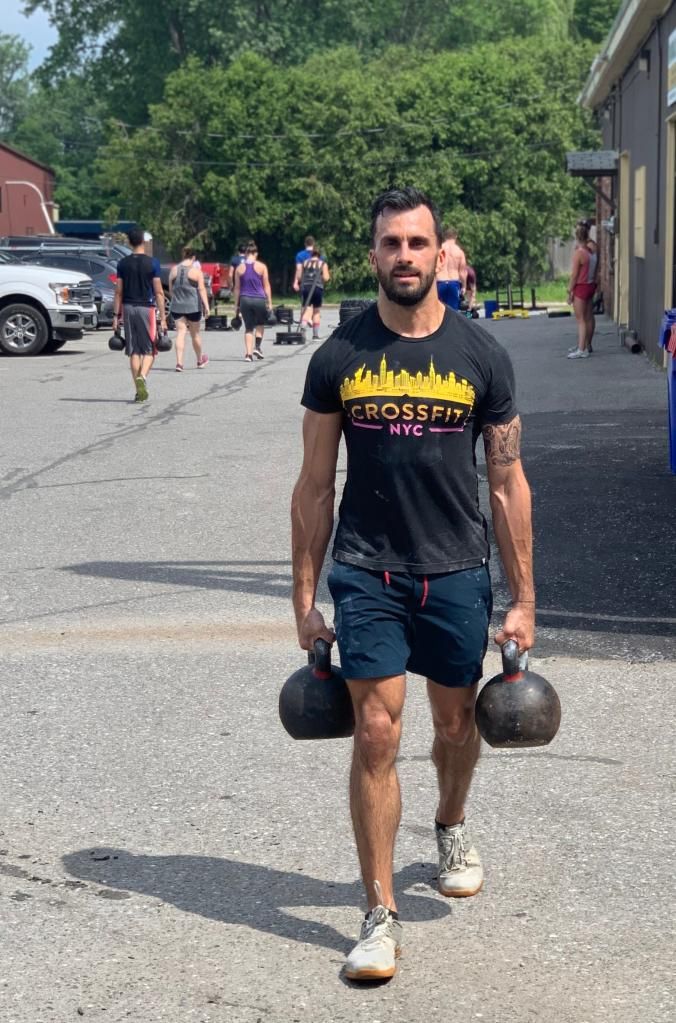 Andre Rodrigues doing CrossFit