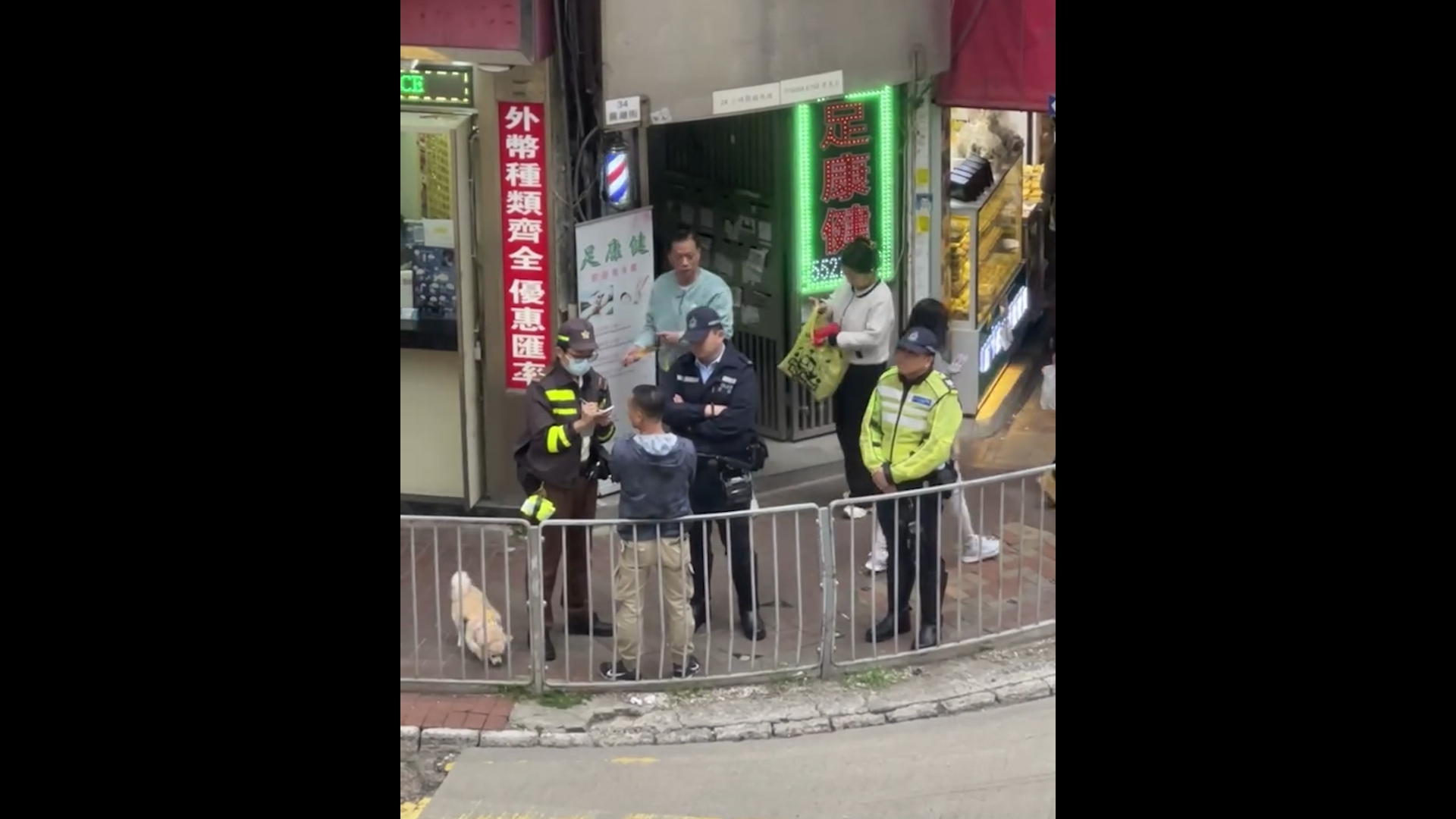 紅磡交通督導員捉「衝紅燈」位位罰$2000　市民：照衝係抵死