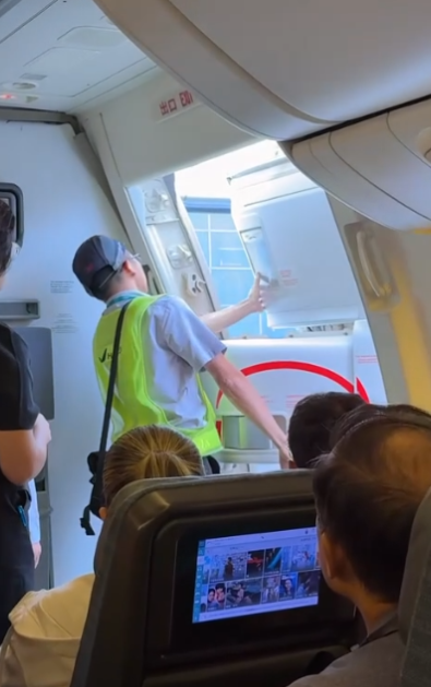 國泰客機緊急出口漏水照起飛乘客憂飛行安全