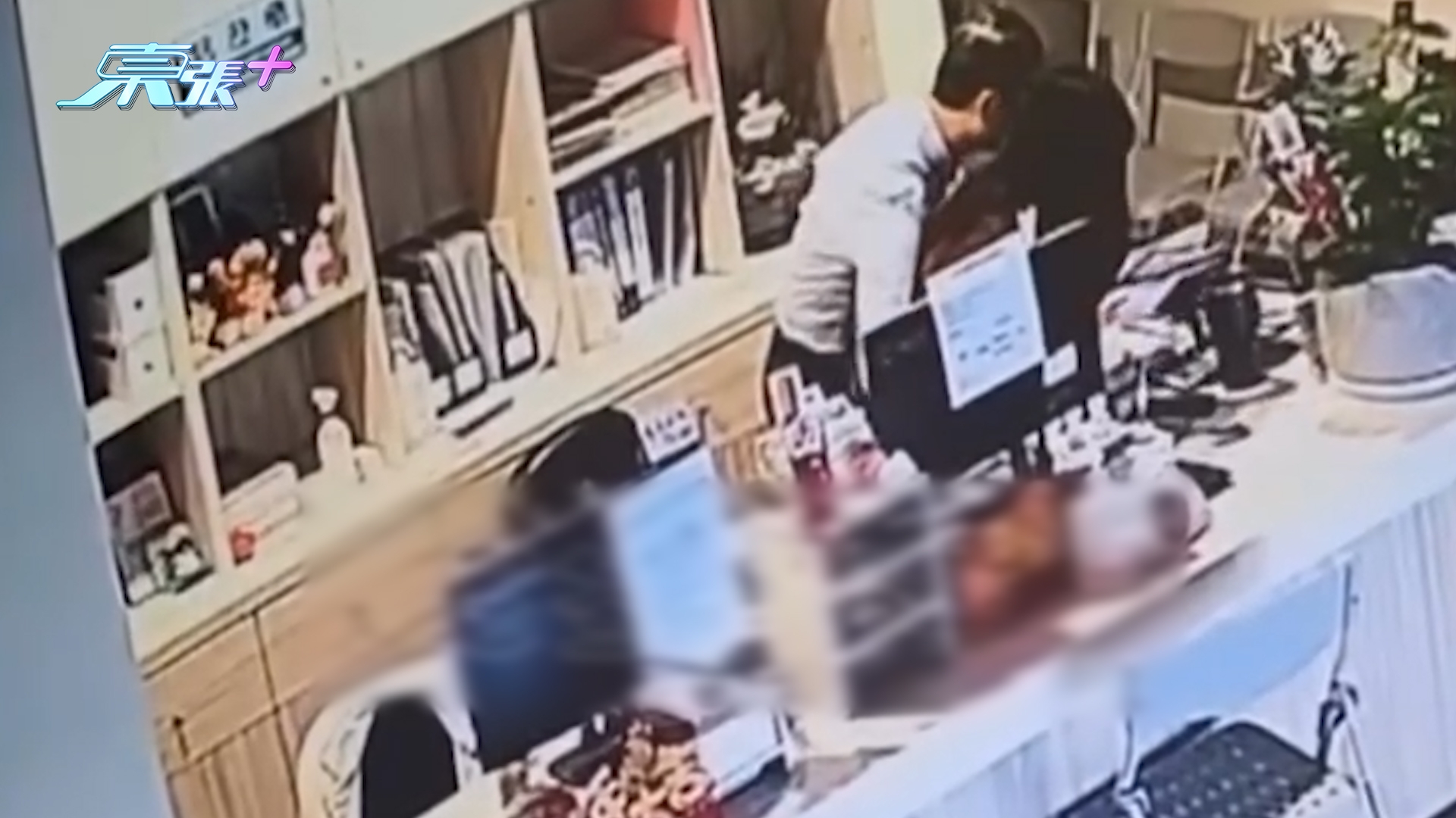 天眼直擊｜台灣診所爆性騷擾醜聞　涉事醫生強行摟抱撫摸女員工身體全被拍