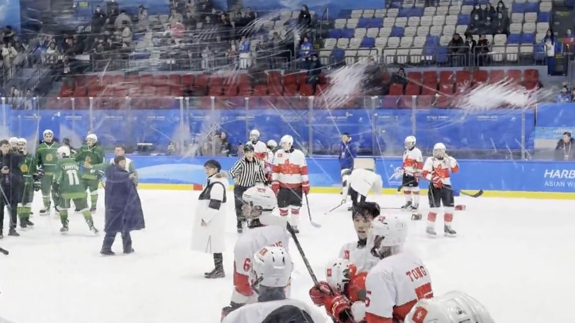 亞冬運港冰球隊勝後遭對手圍毆