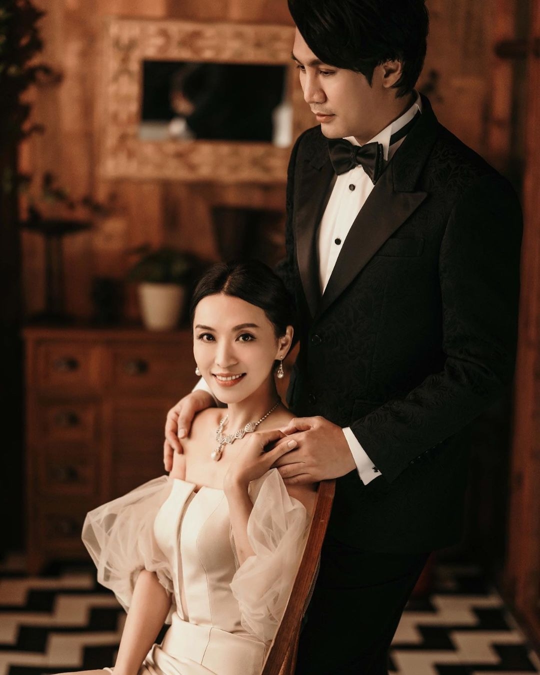 陳煒同老公陳國強今年 9月26號正式註冊結婚。