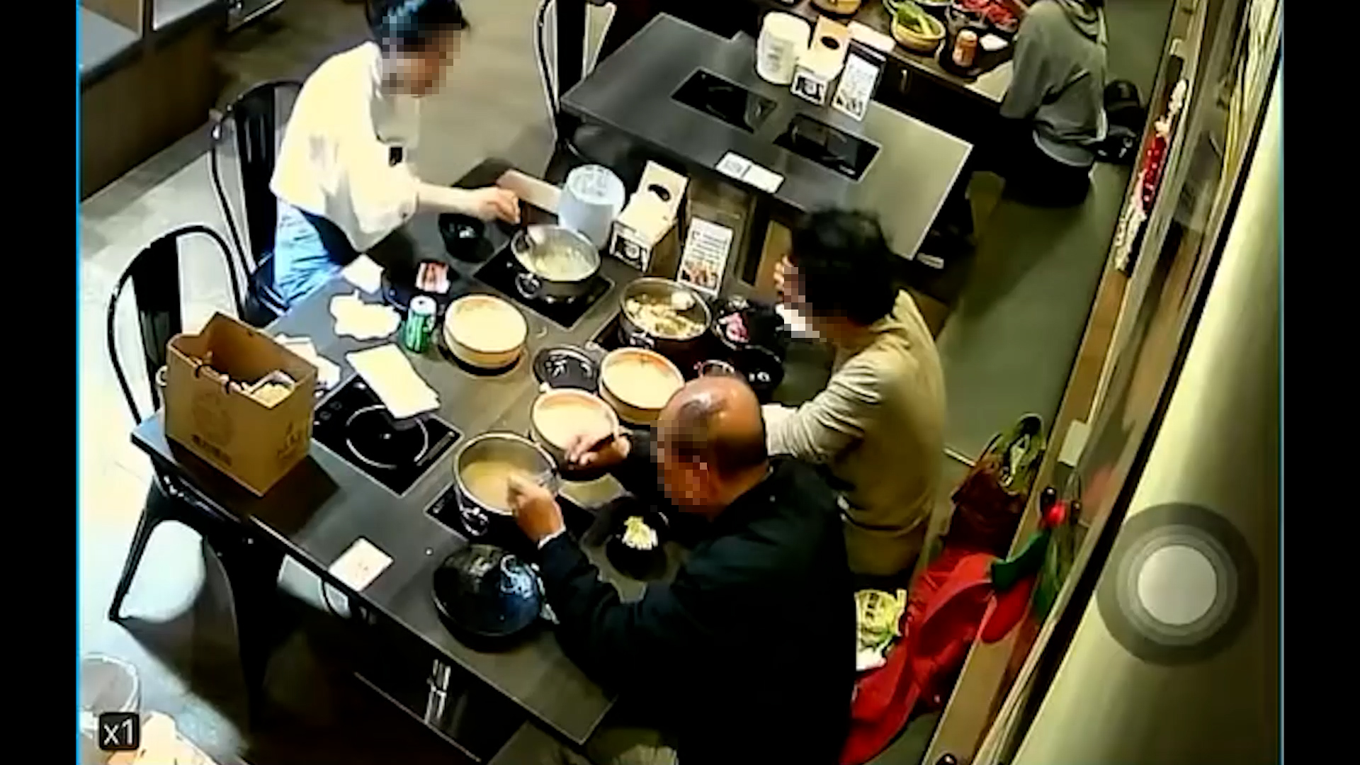 事發於12月10日晚上7時許，一名老伯、一名老婦及一名年輕女子坐在一張四人桌吃火鍋。（Threads影片截圖／ciel.ying）