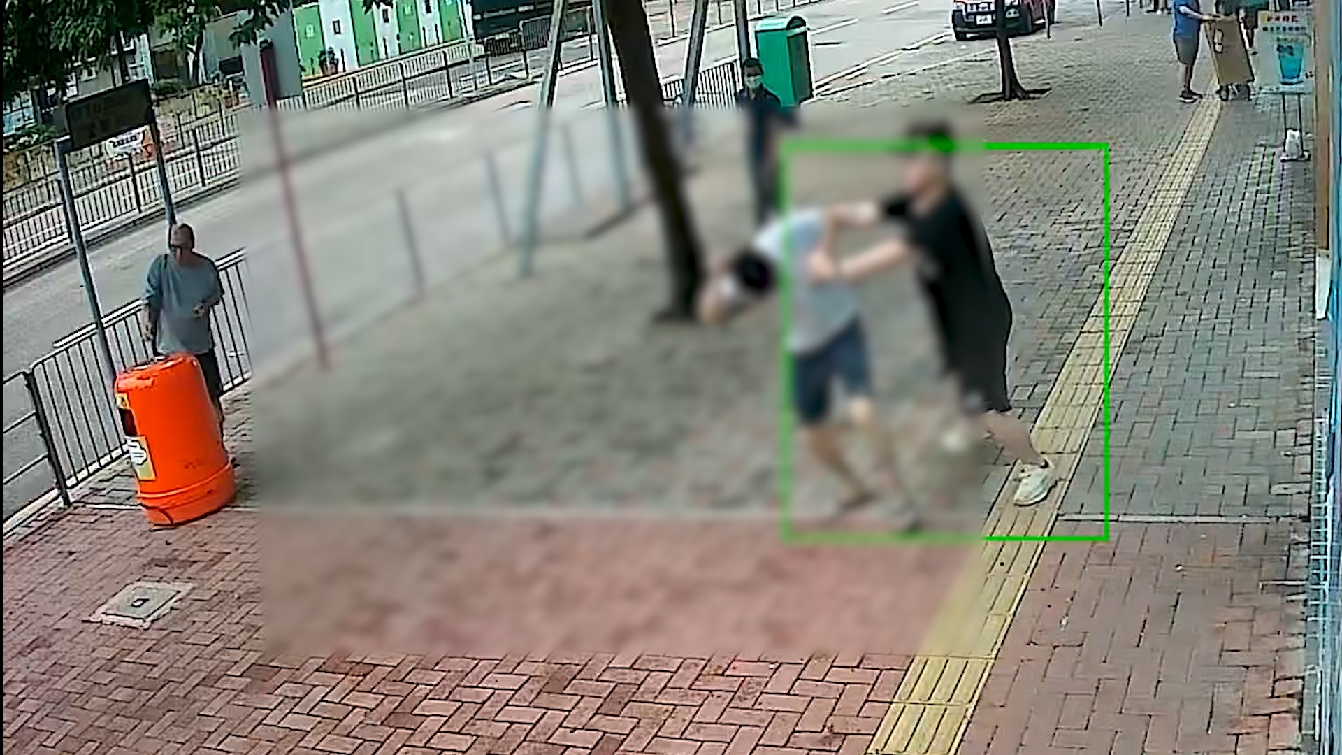 筲箕灣MMA｜商店員工慘遭客人怒打　被拎遮暴打狂毆多拳過程全拍下