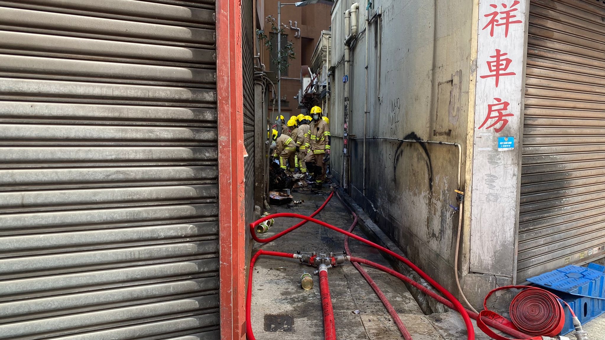 消防派遣5架消防車灌救