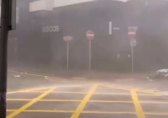 10號風球下旺角變「亂葬崗」