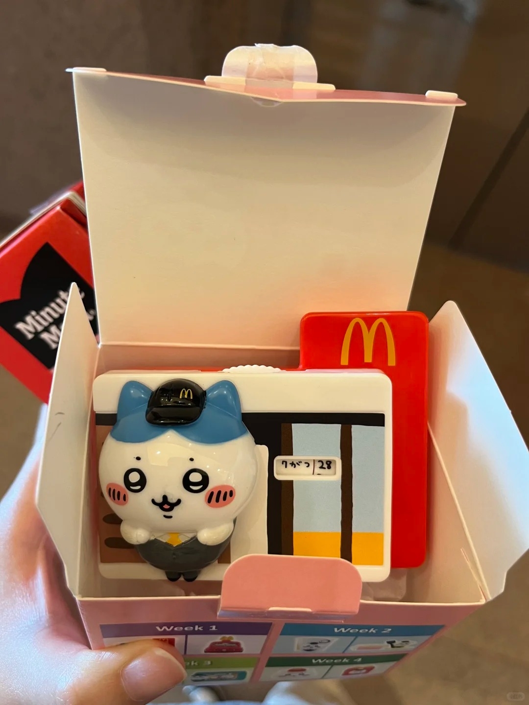 Chiikawa經濟｜吉伊卡哇玩具登陸香港快餐店惹粉絲排隊　多間分店現人龍