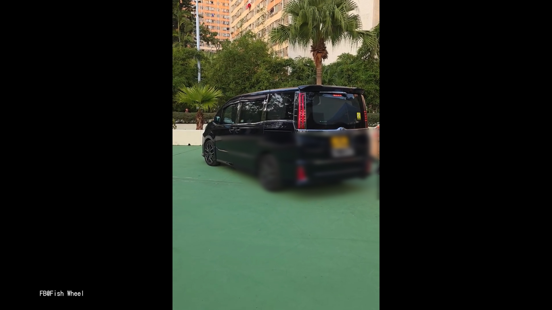 中港車公然駛入兒童單車公園好誇張　市民報警求助：唔好放過佢