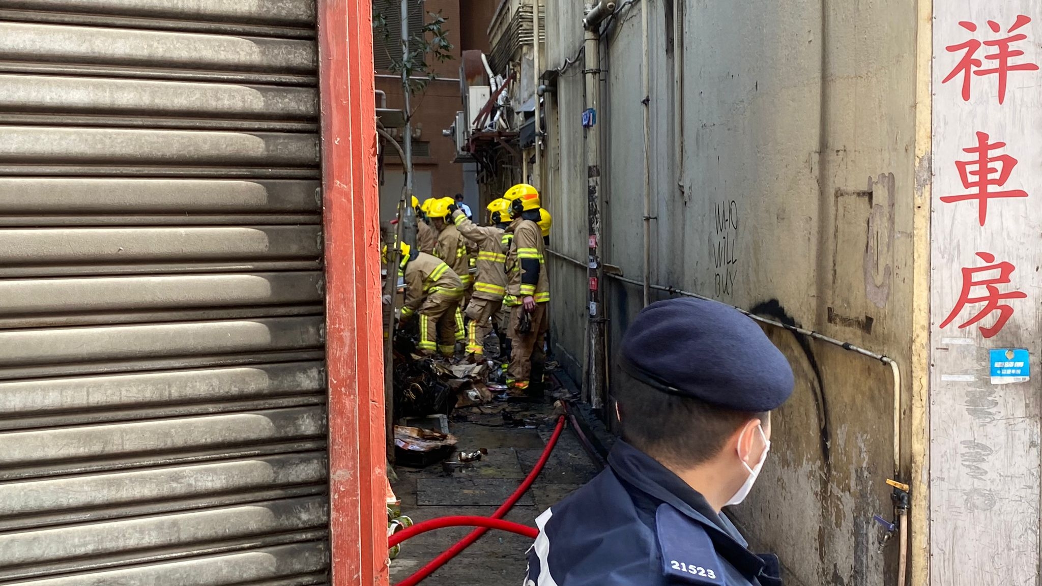 消防派遣5架消防車灌救