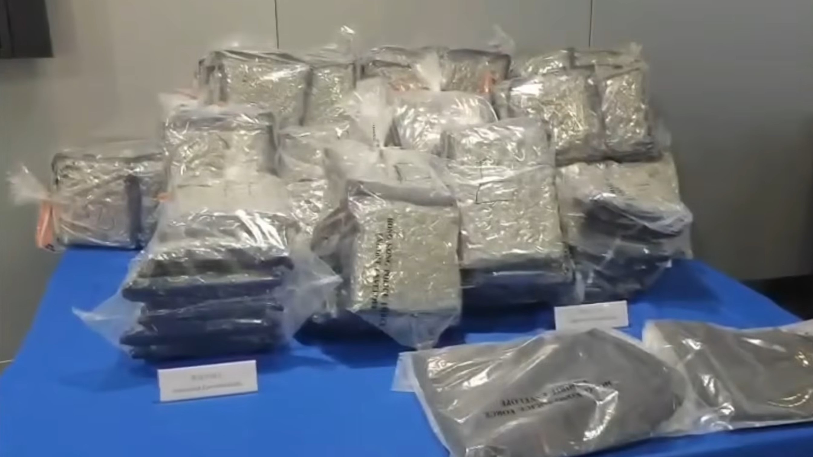 警方檢獲99.6公斤大麻花，市值超過2000萬元。（警方YouTube直播截圖）
