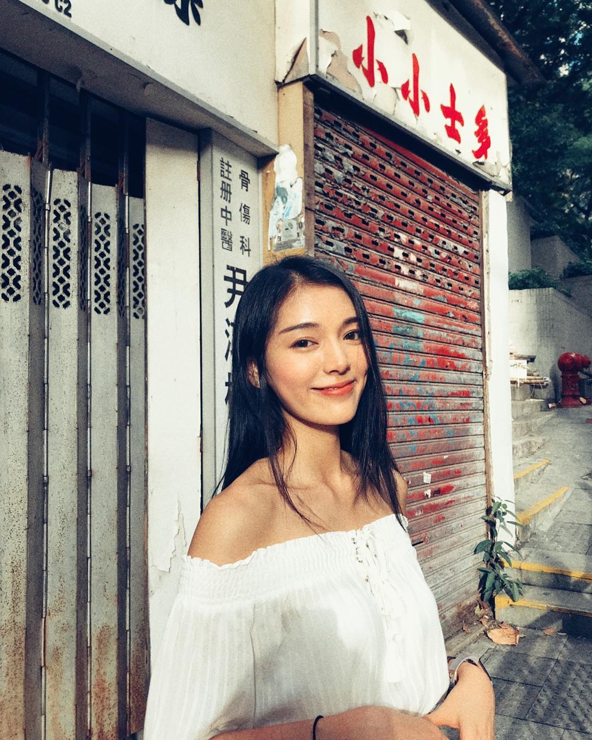 港女警員美貌歎為驚人被封「仙氣輔警」　原來真身為大律師惹網民熱議