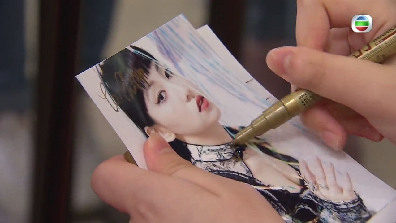 Gigi簽名相都鬼咁靚。