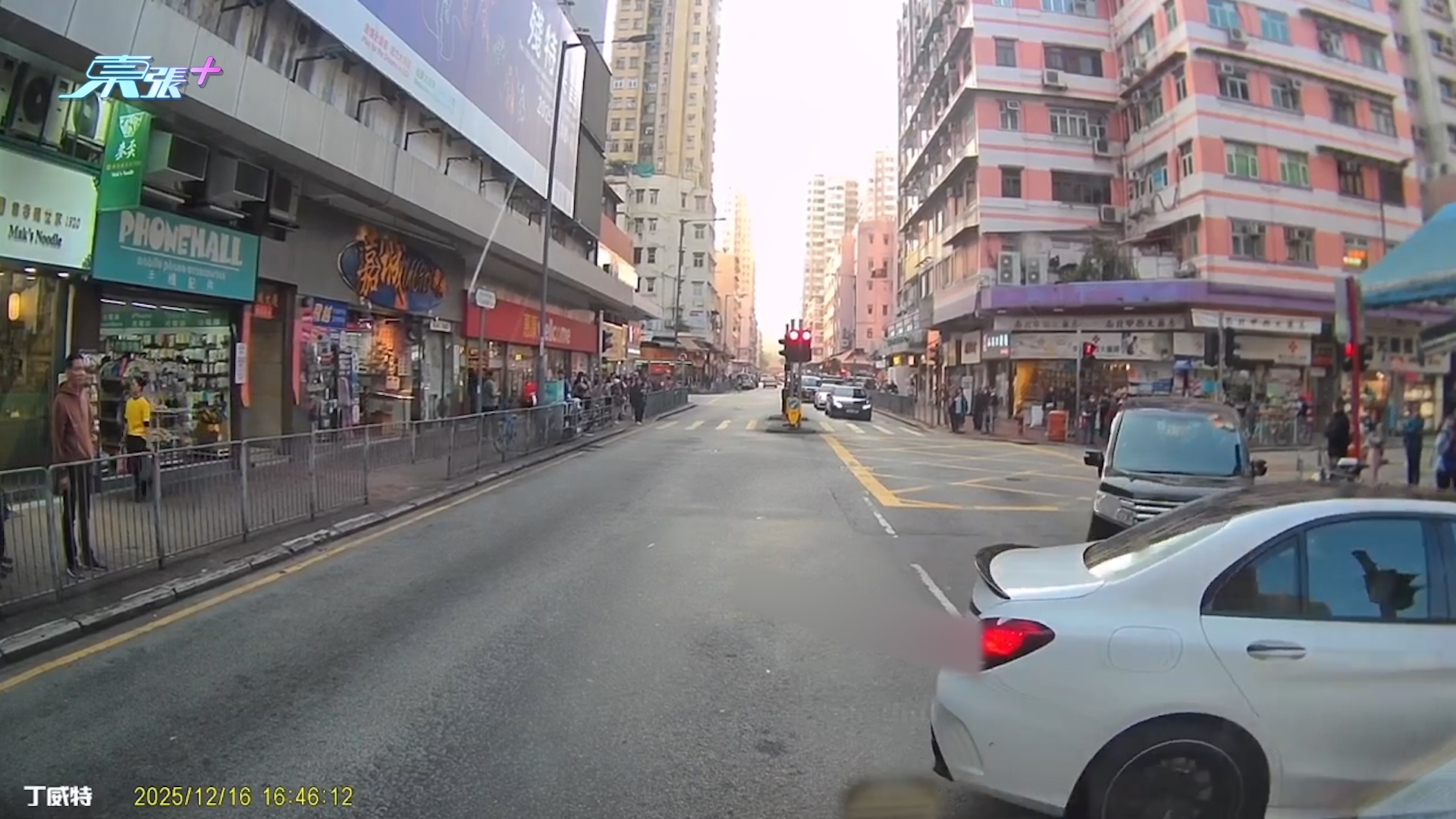 車Cam直擊｜元朗P牌女司機馬路突Uturn　阿Sir「時運高」睇唔到無執法