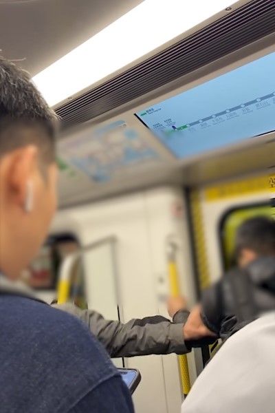 港鐵MMA｜兩大叔爆粗互鬧仲批踭兼叉頸