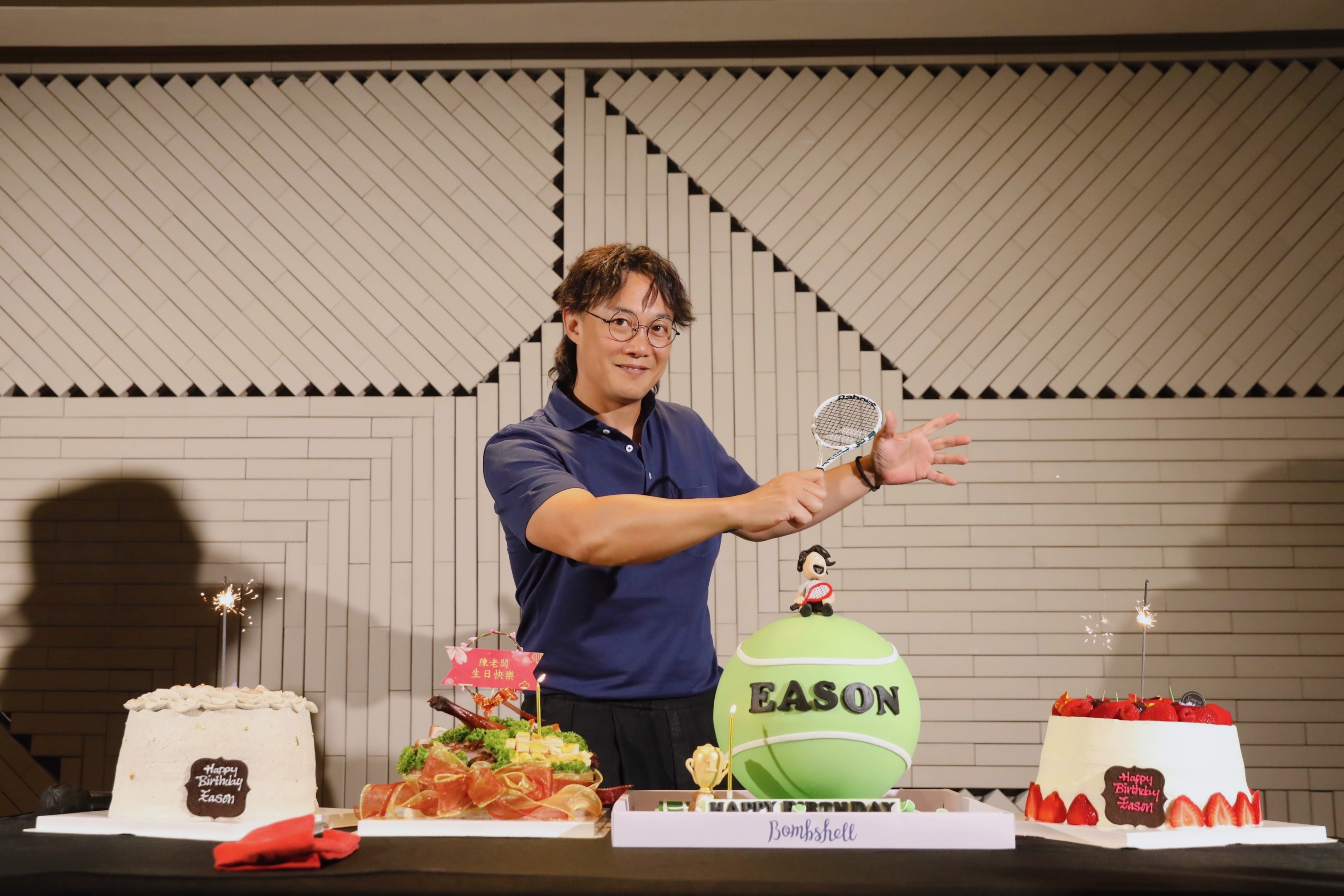 今個月27號係Eason四十九歲生日，歌迷提早為Eason慶祝。