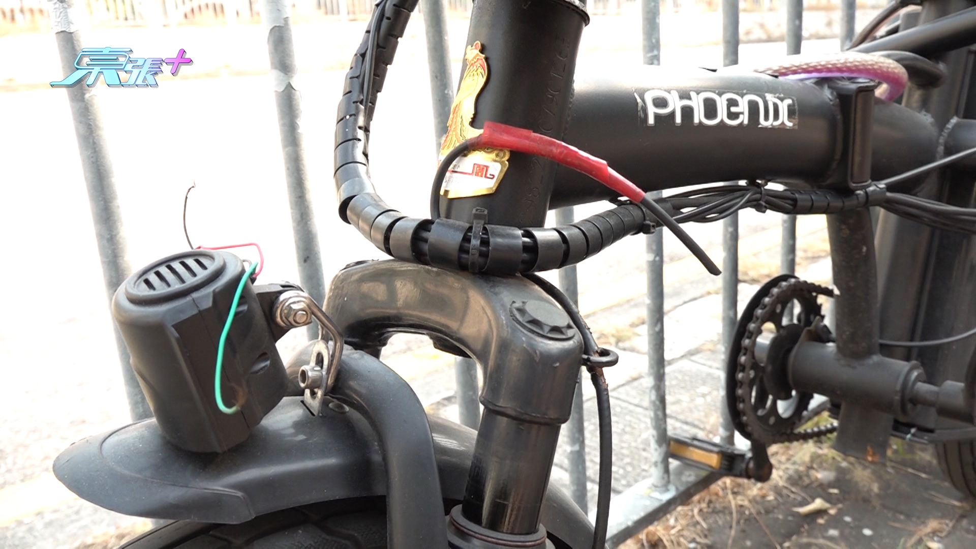 陳先生表示，在天澤商場外有一些政府合法的單車停泊處，但自近半年開始，他及其他車友的單車，無故遭人惡意破壞，「會俾人整斷電線，甚至有人剪斷Brake線（煞車線/迫力線）」。