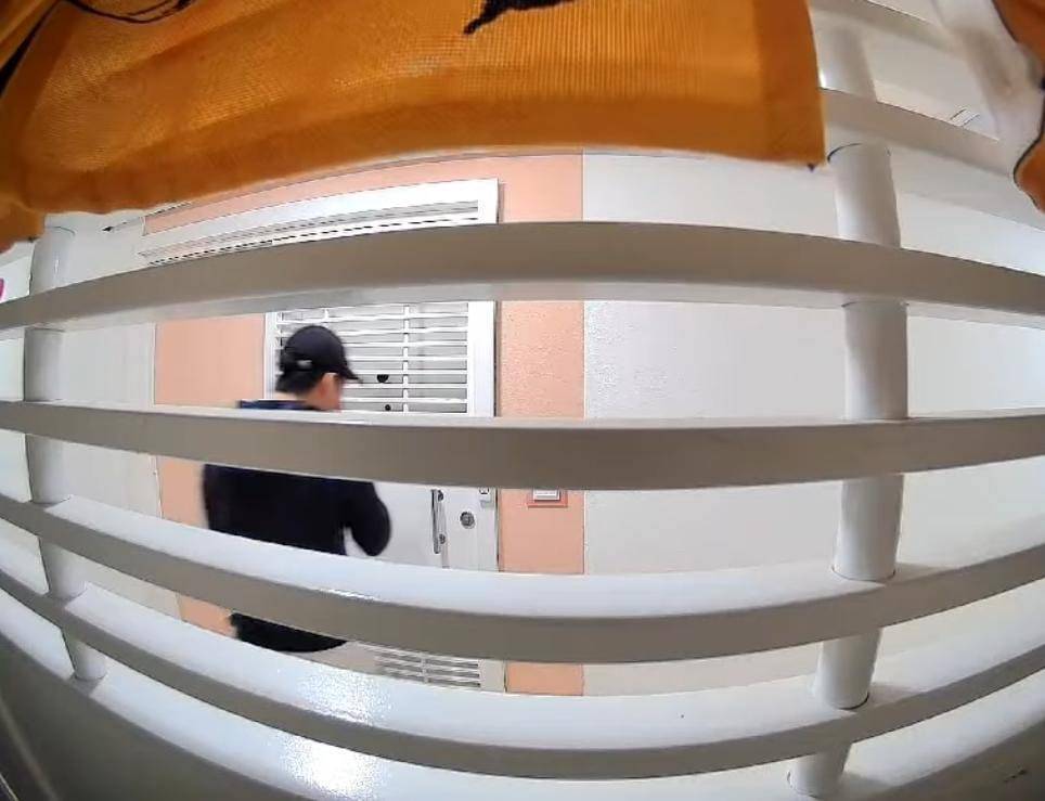 皇后山邨單位遭「踩線」。(FB)