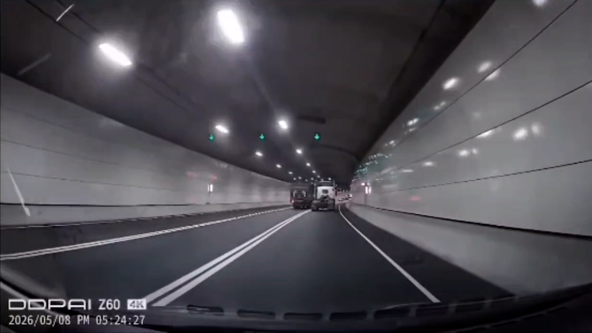 車Cam直擊｜中九龍繞道貨車拖頭玩「生死時速」　高速狂飆兼隧道互片