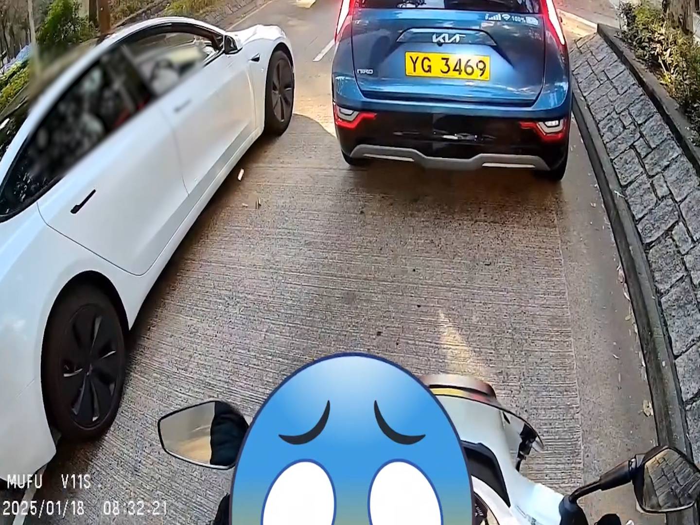 無品Tesla司機馬路亂拋垃圾險中鐵騎士