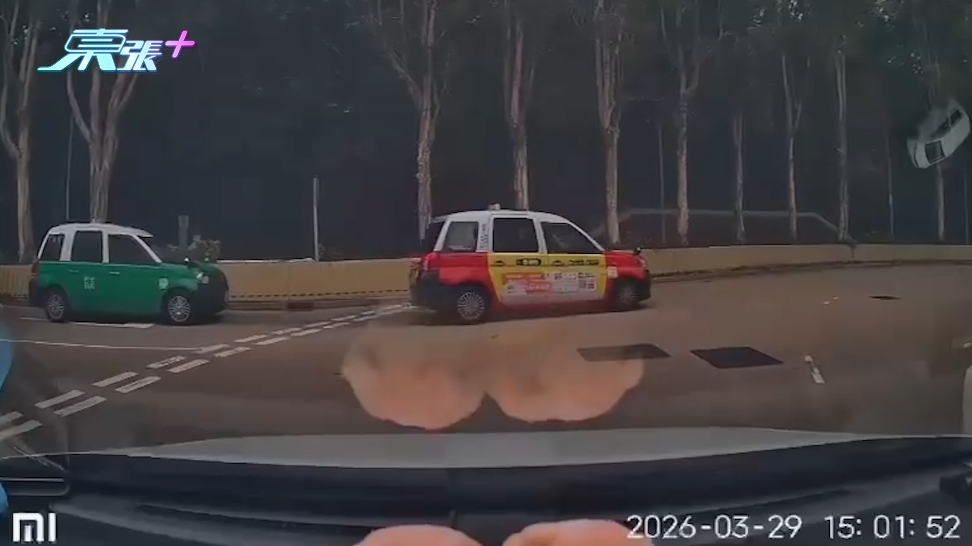 車Cam直擊｜掃管笏「綠的撞紅的」發清脆撞擊聲　網民：大型冰壺比賽