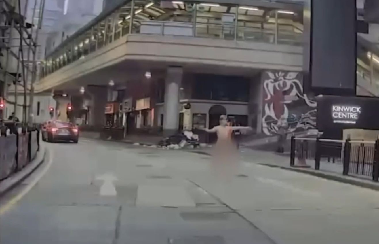 車Cam直擊｜荷里活道全裸男出沒