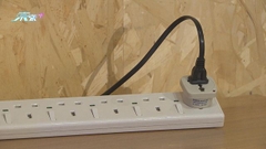 半山三級火疑卡拉OK機引起 電器商指兩腳插頭電器最好用獨立插座供電
