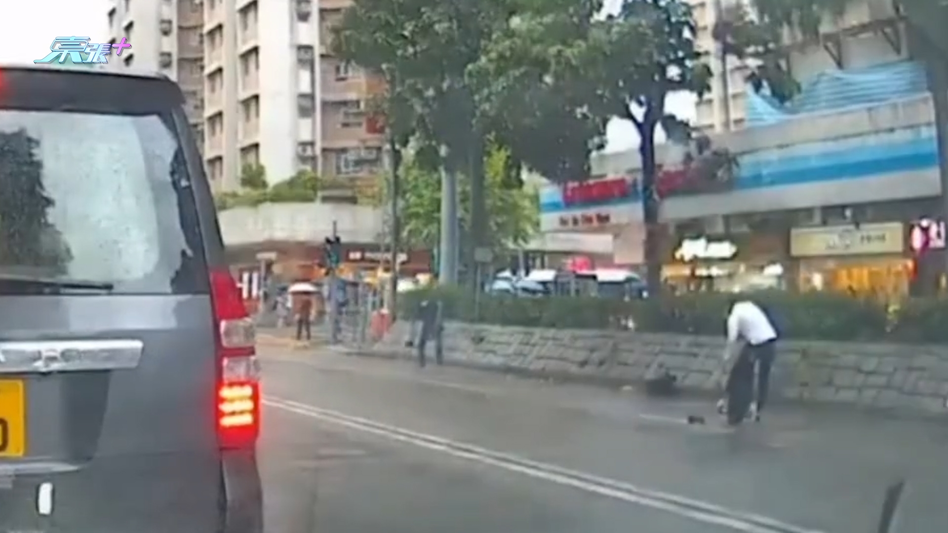 車Cam直擊｜馬路逆線踩風火輪「慘PK」　被嘲：遲早命仔都無埋