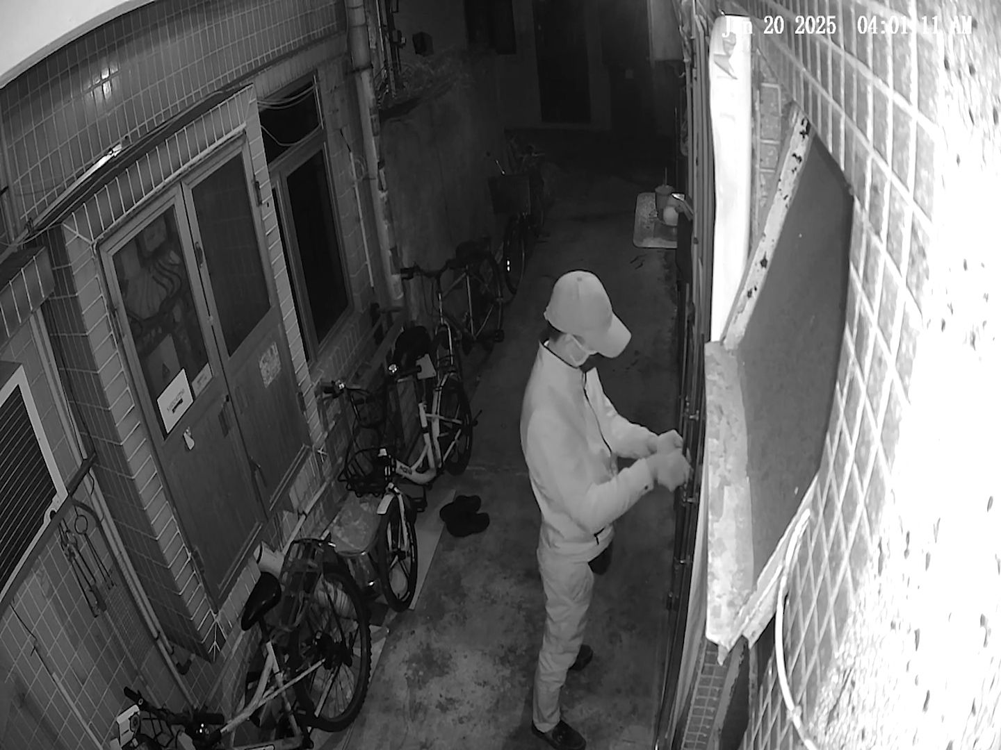 元朗廈村賊人夜潛3小時疑踩線