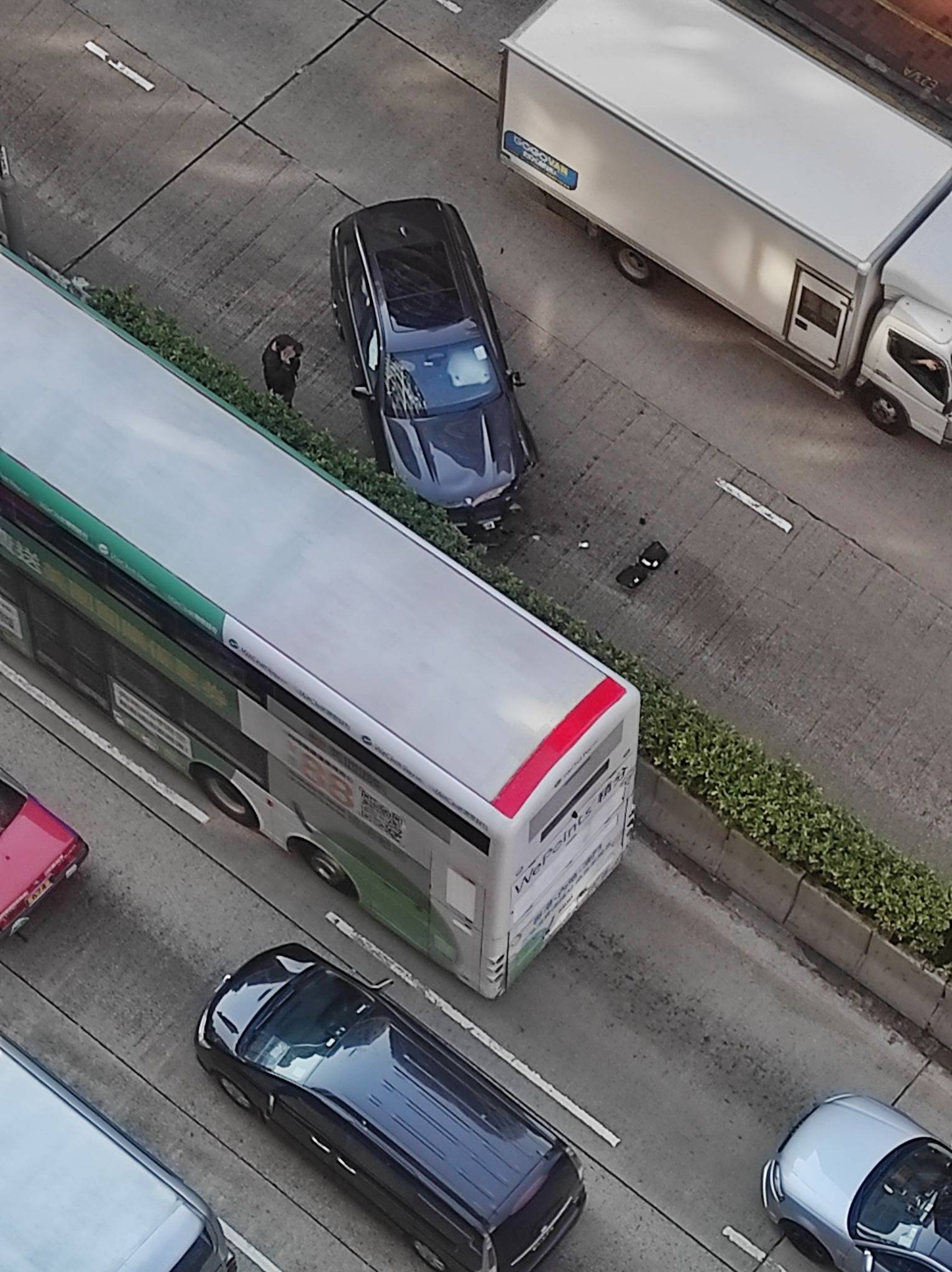 佐敦道私家車疑失控炒上行人路。(FB@林志垣)