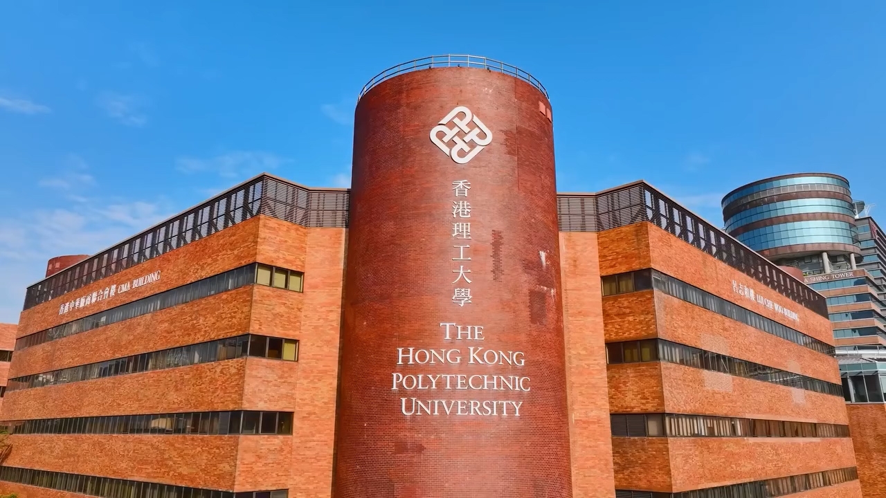 周三（7月8日）下午2時許，警方接獲理大一名職員報案，指懷疑一名前學生在上址懷疑出示虛假文書。其後警方以涉嫌「行使虛假文書」拘捕該名男子。（Instagram影片截圖／@hongkongpolyu）