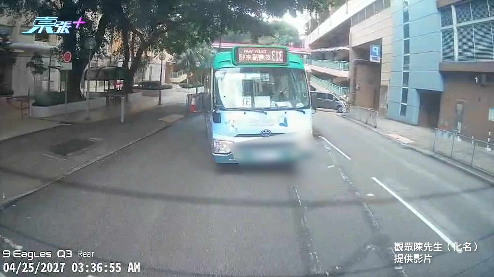 東張西望報料｜葵涌「亡命小巴」逆線爬頭　乘客坐車內司機照搶位　觀眾：有無搞錯？（觀眾陳先生（化名）報料）