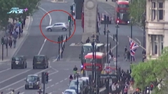 英國首相府遭汽車撞閘拘一人 據報事發時辛偉誠正在府內