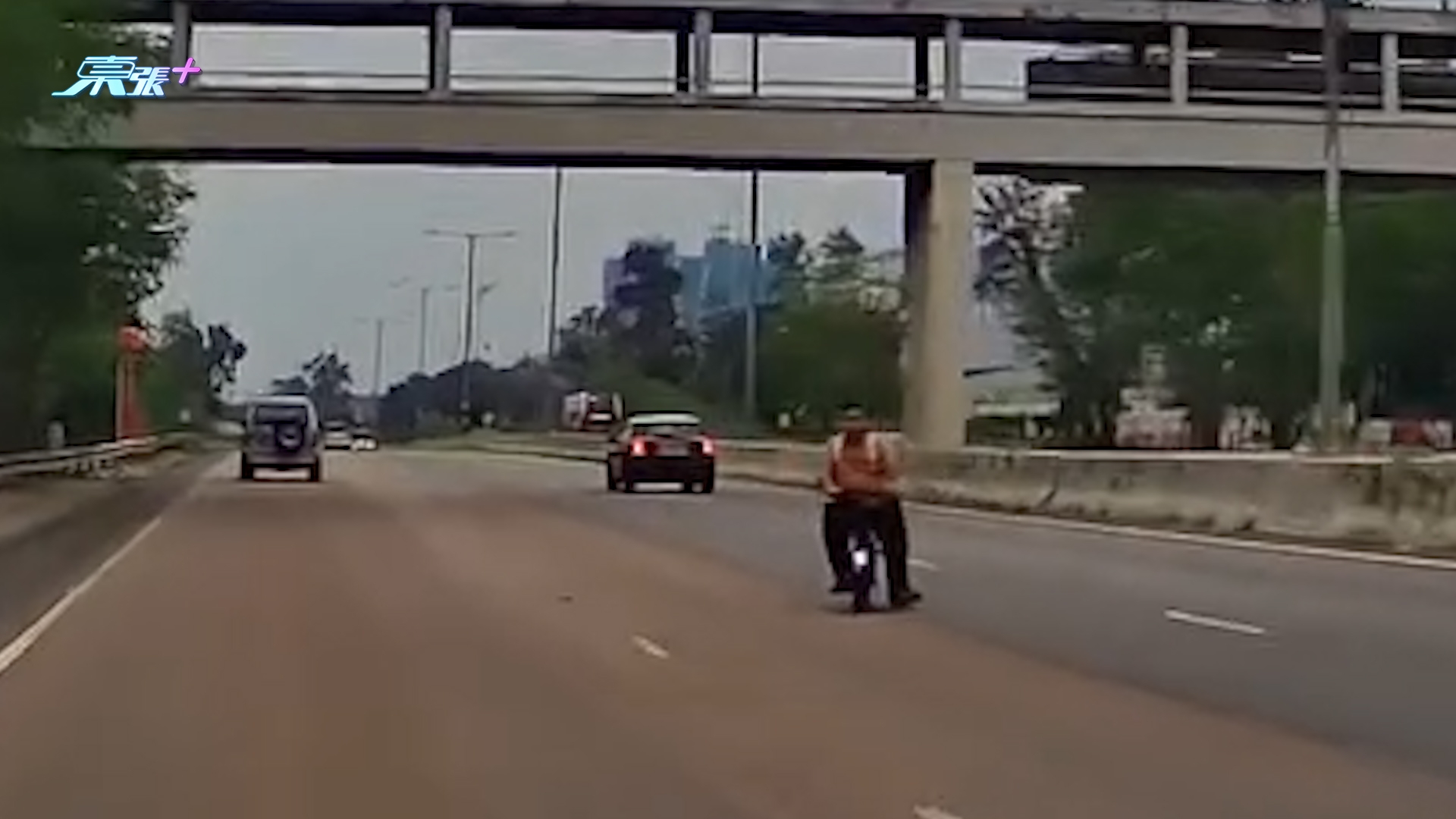 粉嶺公路驚現「逆流大叔」開電動單車逆線行　網民嘆：晨早嚇一嚇