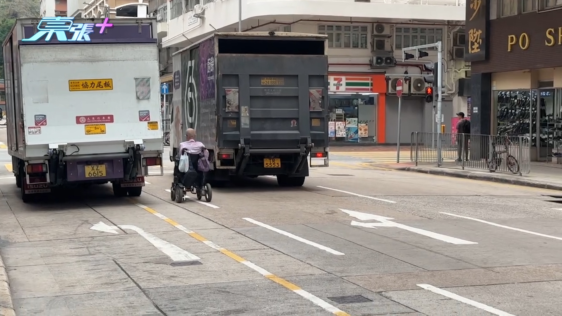 東張西望報料｜深水埗再有電動輪椅「奔馳」馬路　勁冷靜夾兩部大貨車中間前行