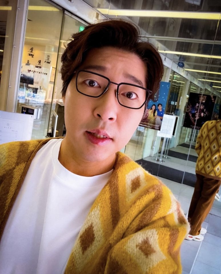 ▲▼百萬YTR「大圖書館」陳屍家中！生前直播逾5hrs疑出事　警方驗屍查死因。（圖／翻攝自大圖書館IG）