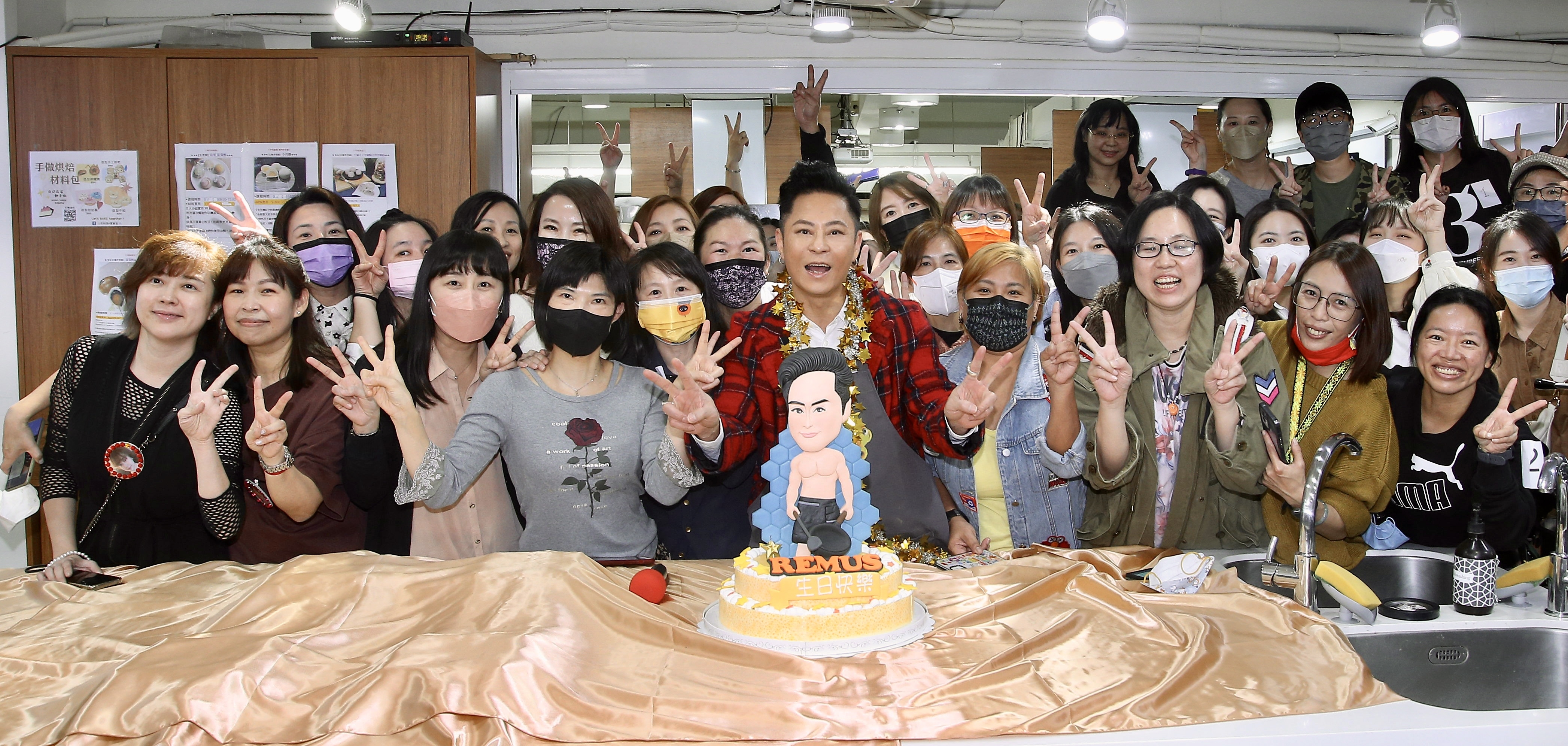 傑仔喺台灣同歌迷聚會，仲獲大家之為佢預祝生日