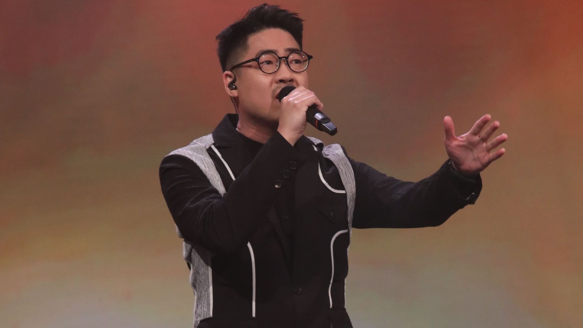 羅啟豪《奮鬥》