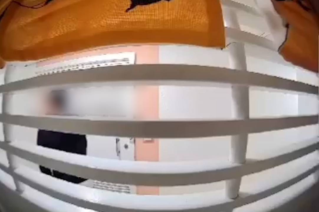 皇后山邨單位遭「踩線」。(FB)