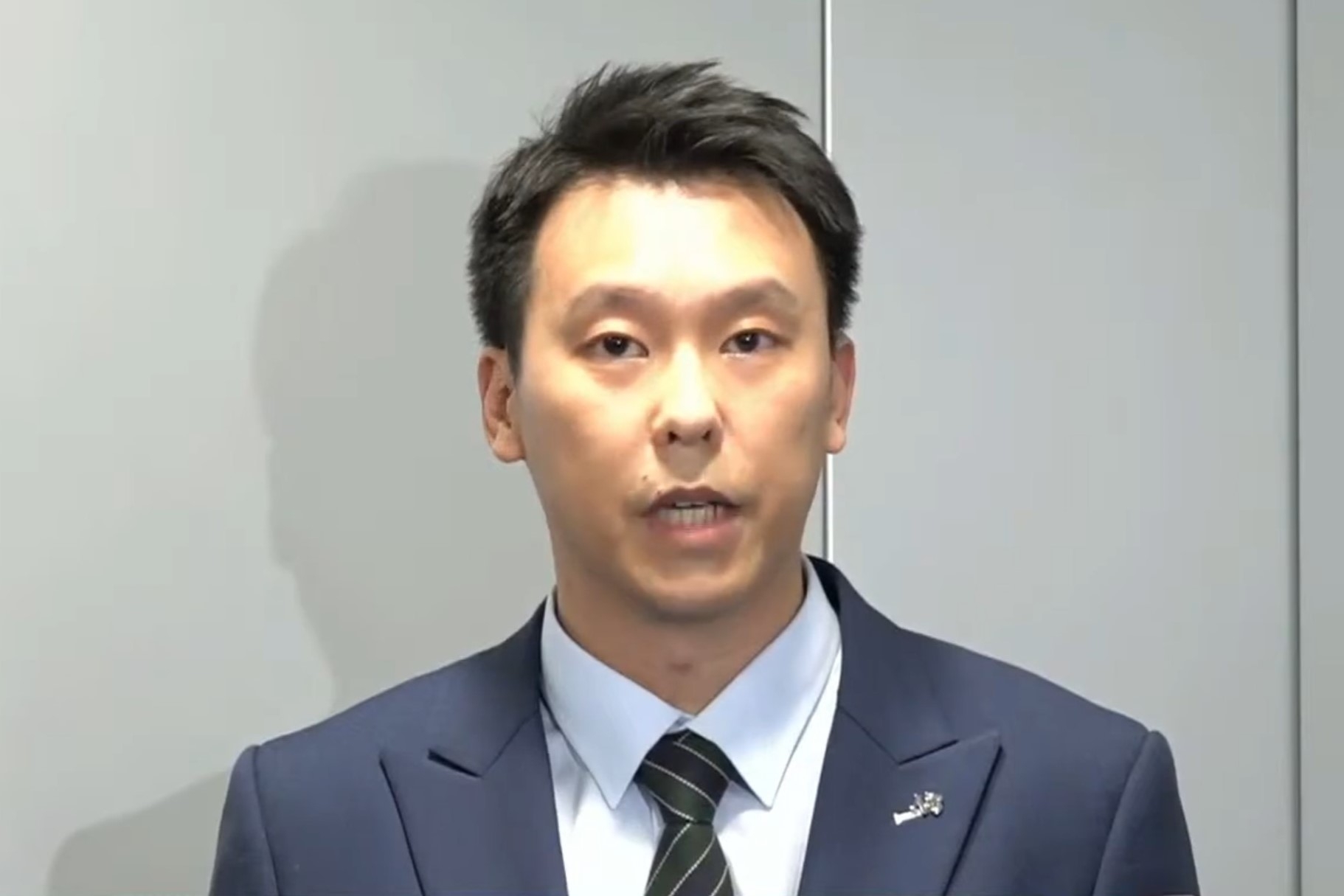 警方毒品調查科行動組高級督察陳源勲（警方YouTube直播截圖）