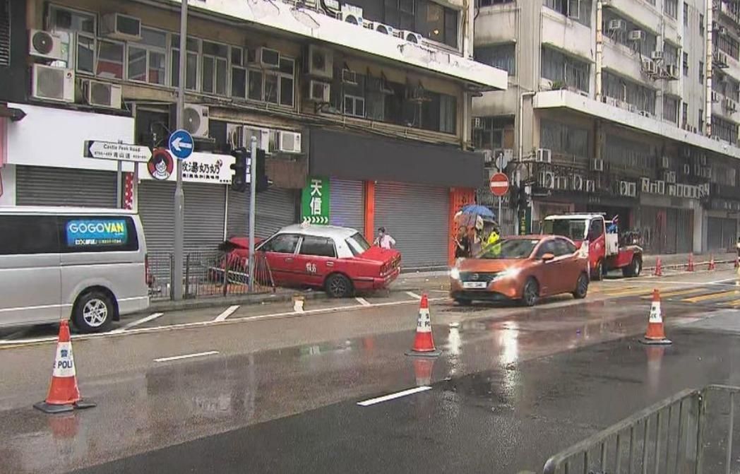 荔枝角「的士自炒」失控直撞地舖鐵閘
