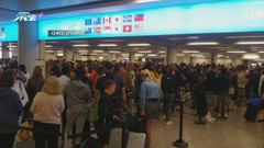 英國全國機場自助通關系統一度故障引發大混亂 當局稱經搶修後系統恢復正常