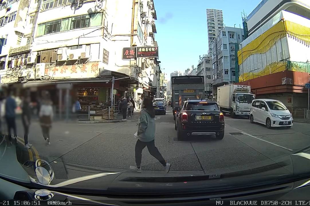 兩女九龍城撩司機搭順風車，網民思疑為「新騙局」。(影片截圖／FB@Kenny Lai)