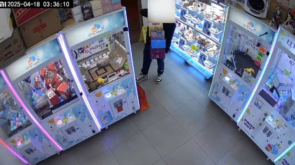 四眼男兩分鐘內偷至少6盒玩具