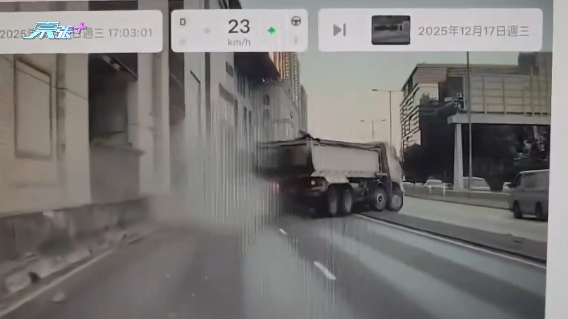 車Cam直擊｜泥頭車閃避鐵騎士玩「甩尾亂舞」　貨Van慘遭攔腰