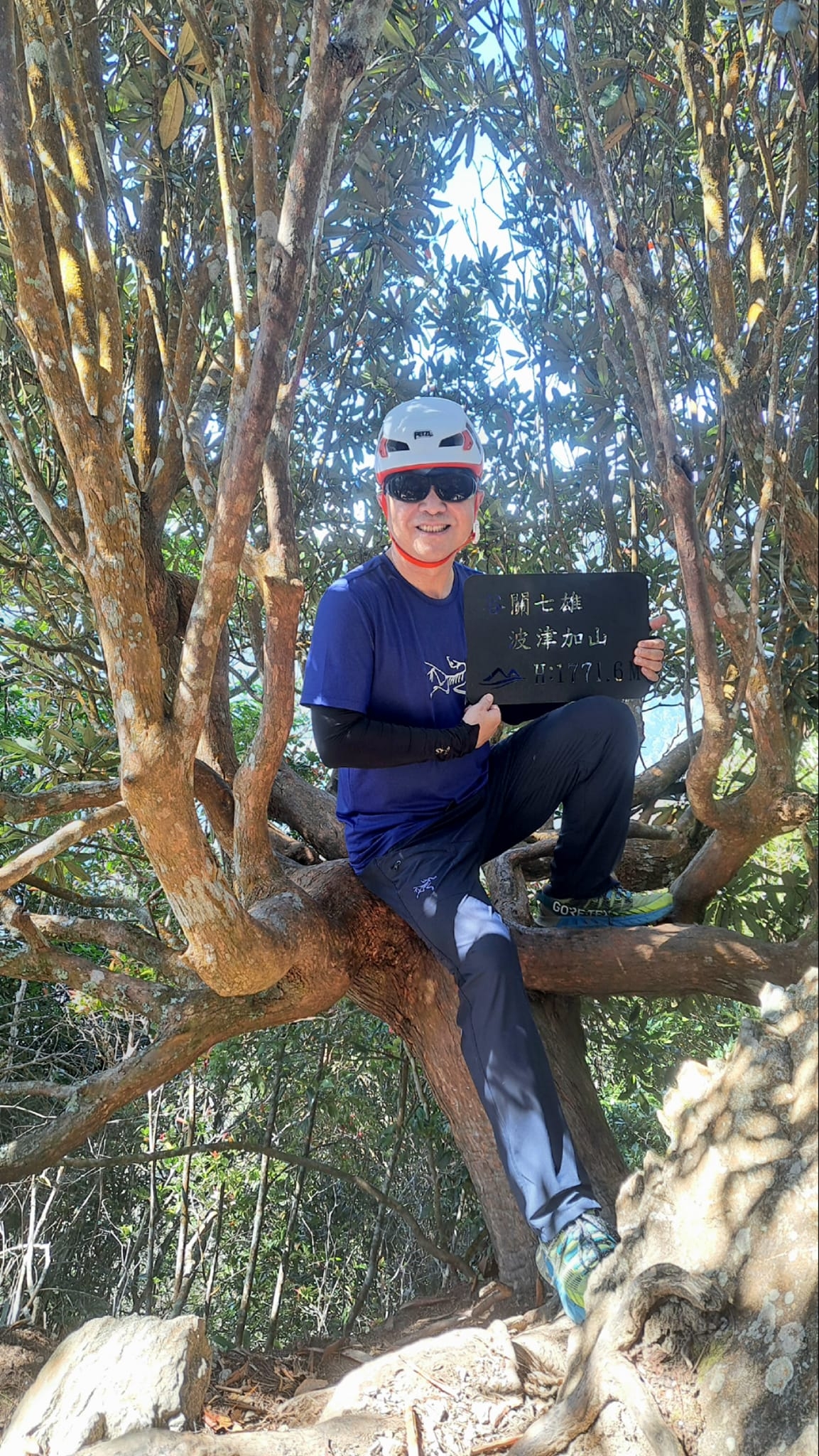 No photo description available.