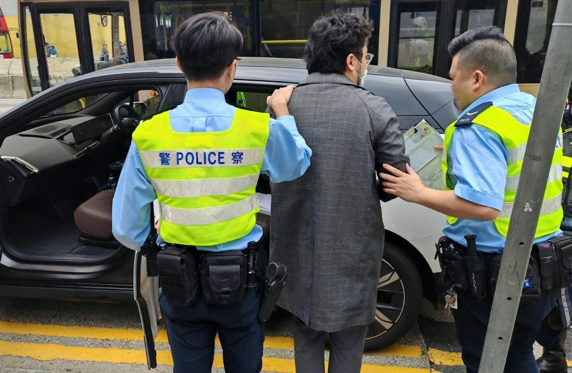 31歲姓陳本地男司機涉嫌「停牌期間駕駛」及「駕駛時沒有第三者保險」被捕。（警方圖片）