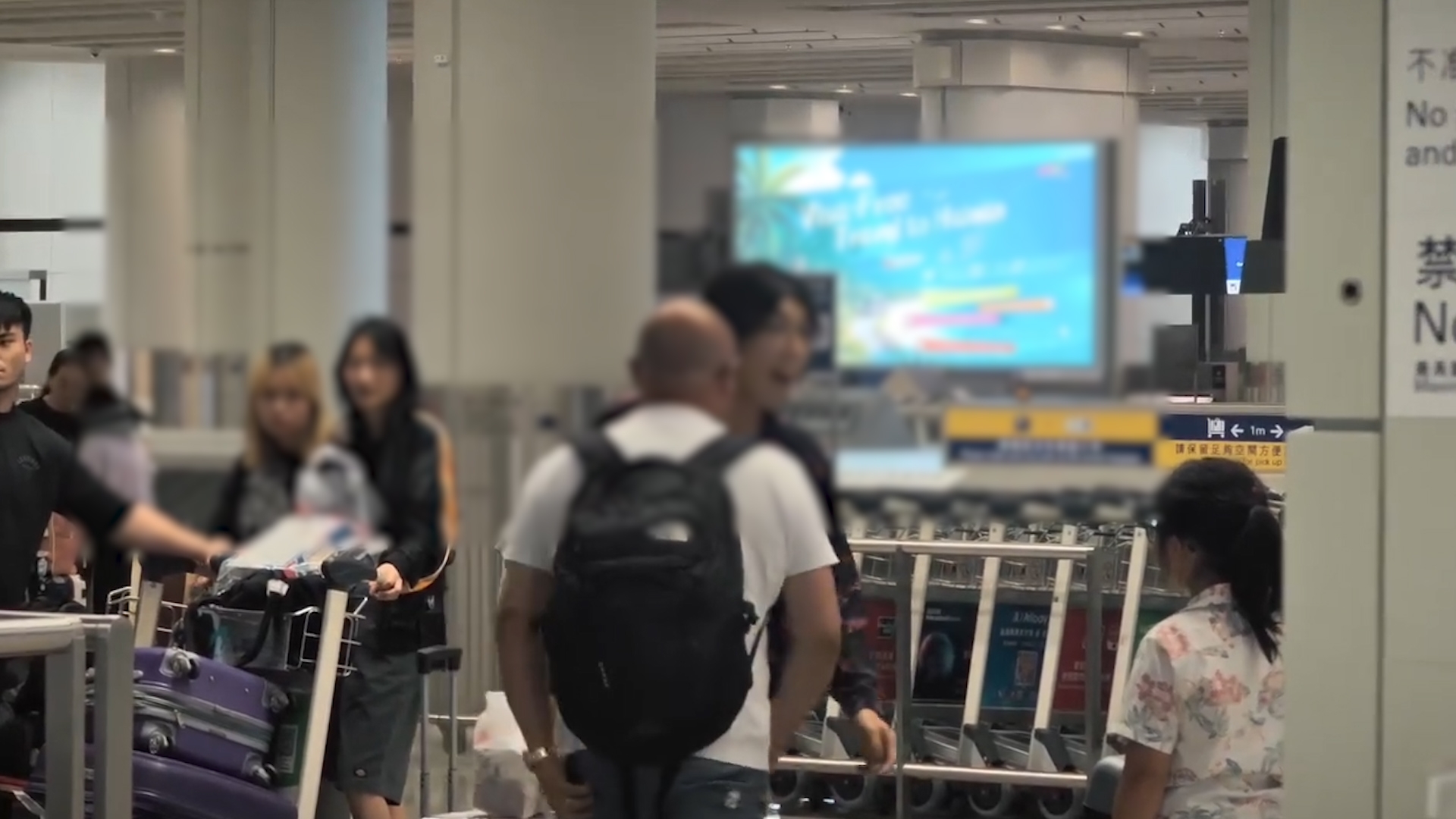 機場MMA｜護女父大戰四眼男　男子「手指指」爆粗鬧細路終爆衝突變碌地沙