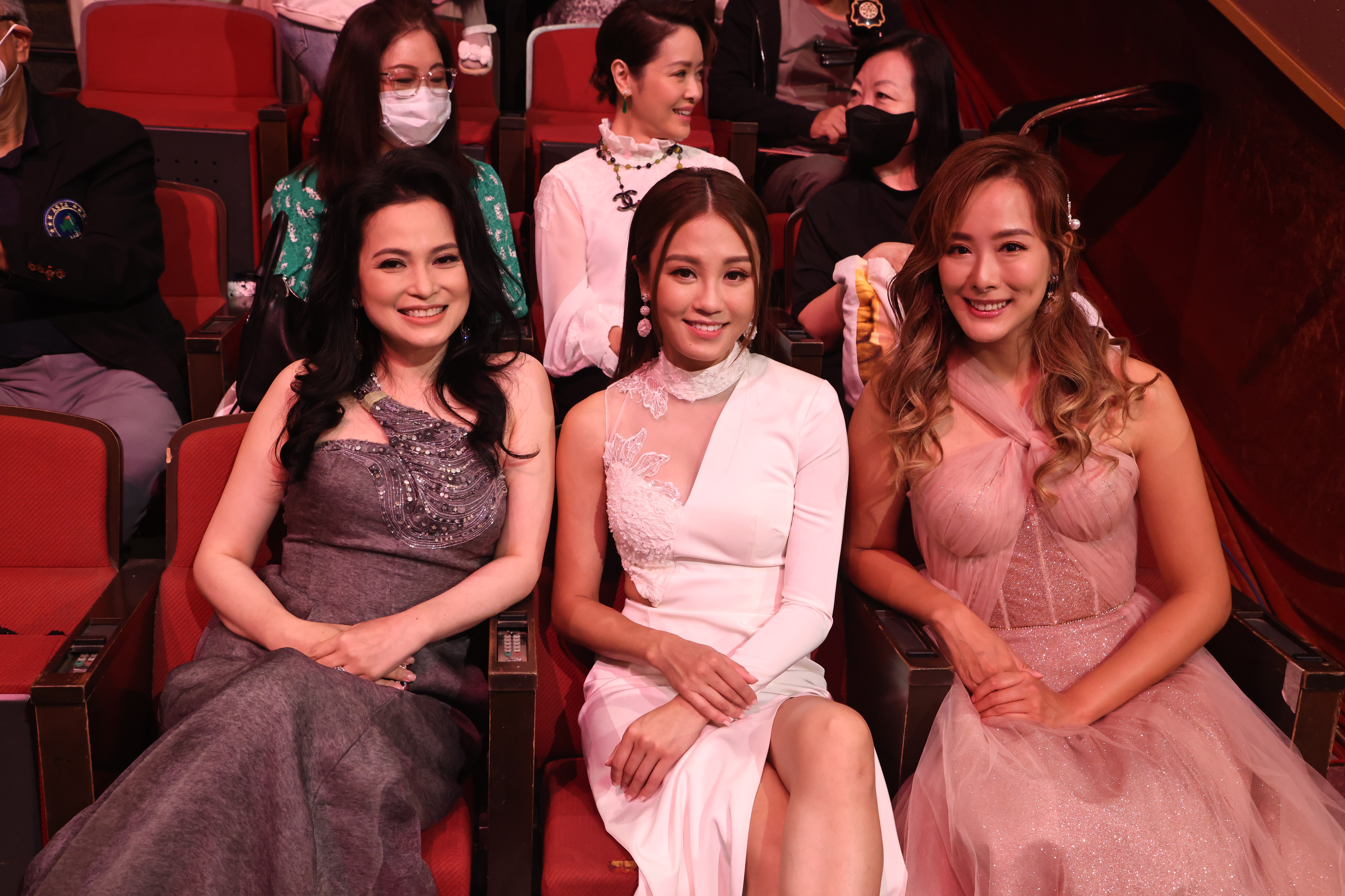 樊亦敏佢真心祝福歷年來所有港姐可以擁有美麗璀璨嘅人生。