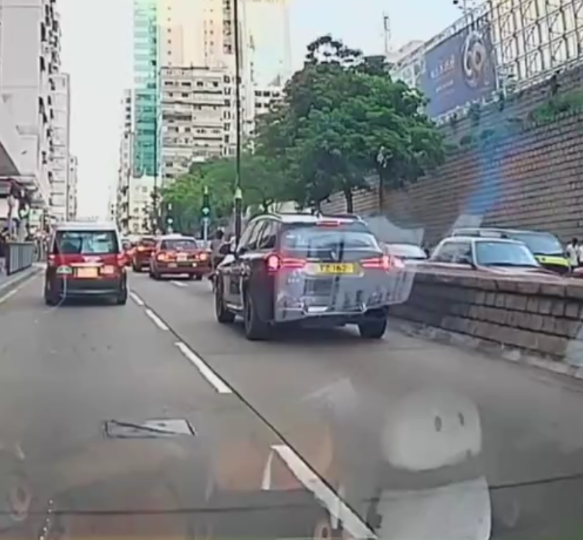 車Cam直擊｜電動單車馬路行快線送外賣追尾撞的士
