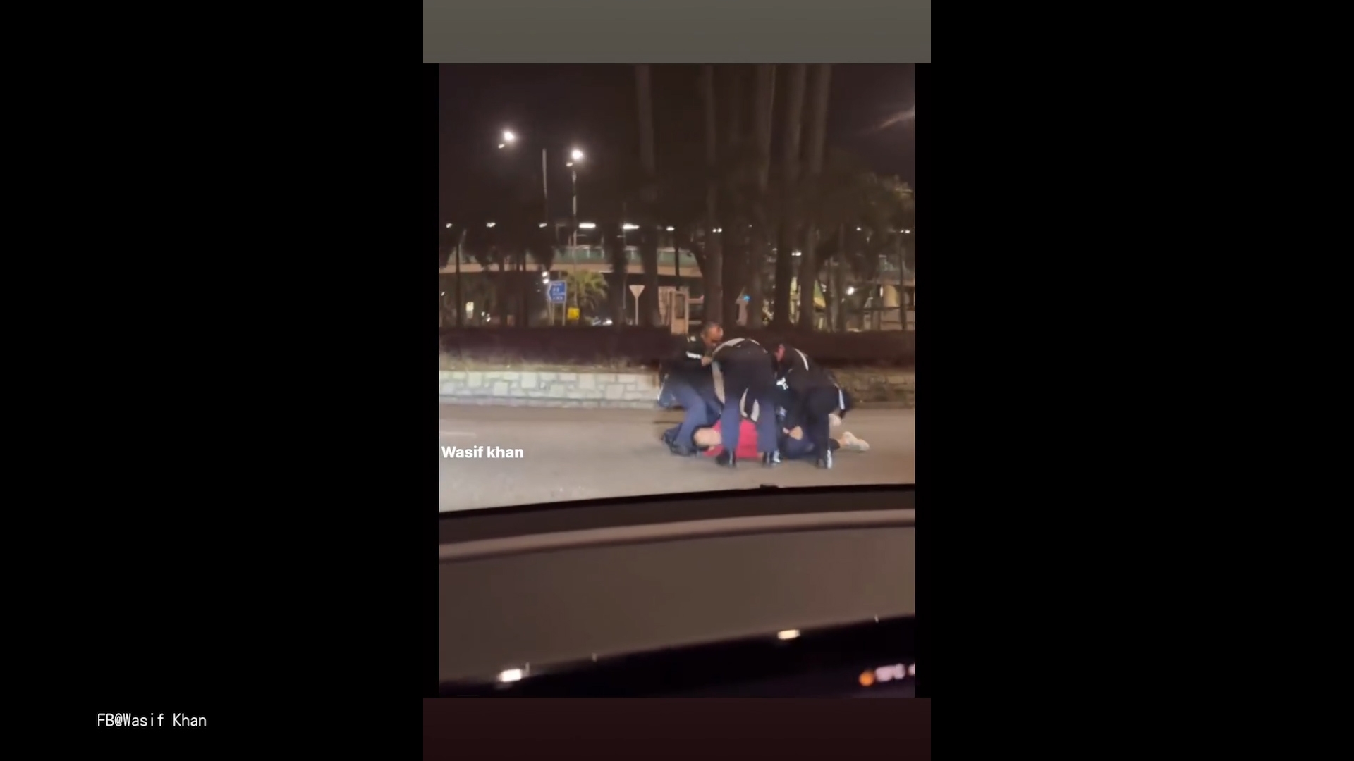 粉嶺軍地男子情緒激動衝出迴旋處　手持鐵板揮舞　有人高聲大呼「襲警」